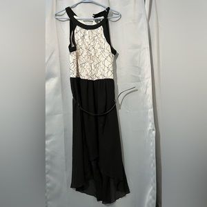 Black & White Lace Top Short Dress w/ Belt